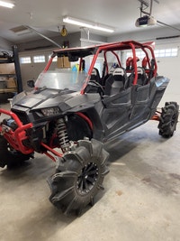 Polaris RZR 1000 4 seater a 