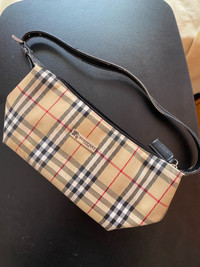 Burberry purse 