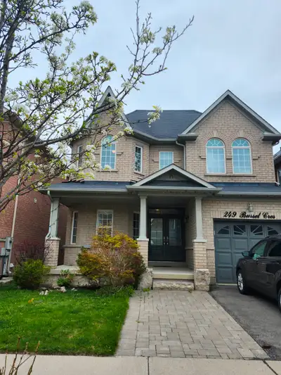 Single detached home for lease in Milton, Ont