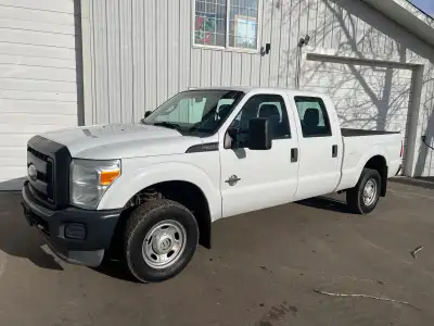 2011 Ford F250 4x4 crew cab short box, diesel 4x4 , 6.7 diesel, 286,400 kms, 5th hitch wheel include...