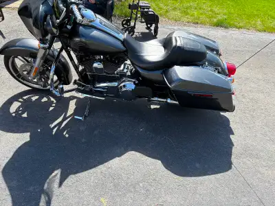 I am selling my pre-owned Harley-Davidson Street Glide Special, a powerful touring motorcycle that h...