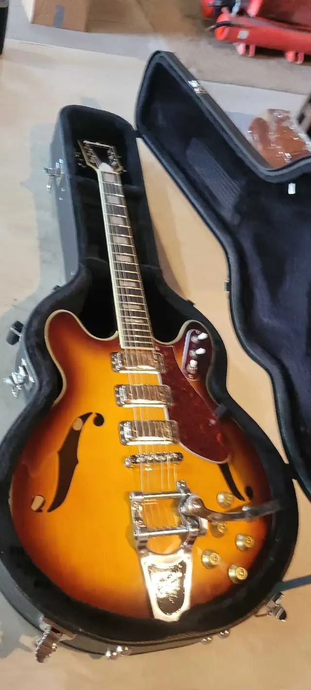 Eastwood airline H78 guitar and case  in Guitars in Oakville / Halton Region - Image 9