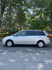 2004 Toyota Sienna LE