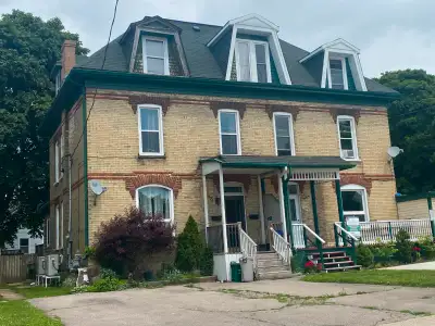 Preston Area 3+1 Bed Apartment for Rent - Upper 2nd & 3rd Level