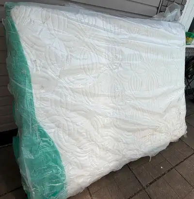 New Tempur Pedic Queen mattress- delivery , View more