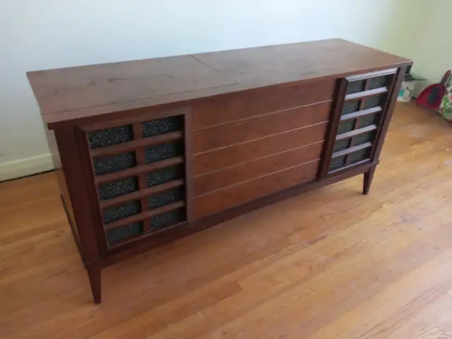 Stereo Console in Stereo Systems & Home Theatre in Mississauga / Peel Region - Image 3