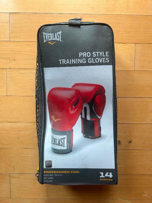 Everlast pro style training gloves in Exercise Equipment in City of Toronto