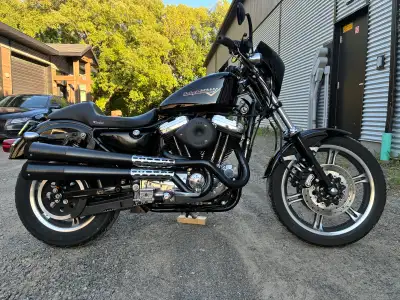 Sportster sport 2000. Moteur modifié s&s 89 pouces cube, 1459 cc. Exhaust double supertrapp , cam re...