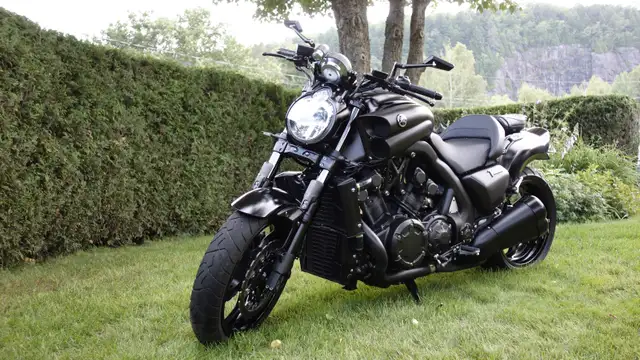 2019 Yamaha VMAX 1700 in Street, Cruisers & Choppers in Shawinigan - Image 5