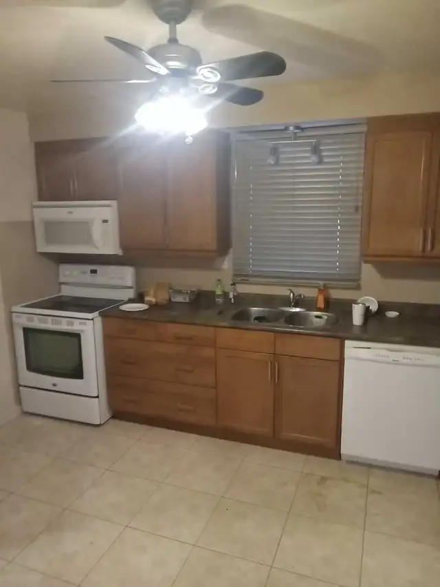 3 Bedroom Upper Unit Available Now for Rent Walkerville area