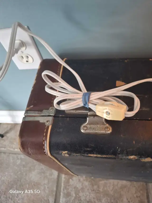 vintage lamps in Indoor Lighting & Fans in Trenton - Image 7