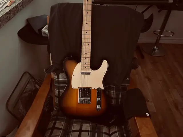Electric Guitar483716543734753280