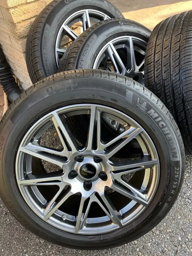 255/55R18 Michelin tires all season on wheels in Tires & Rims in Mississauga / Peel Region - Image 6