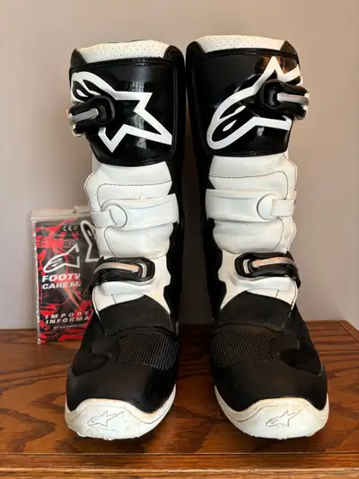 Youth size 7. All buckles are good. Smoke free, pet friendly home. $220. Delivery may be available d...