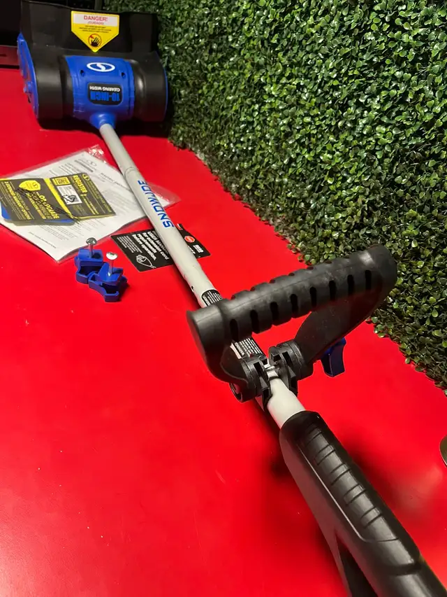 Snow Joe Snow Shovel in Snowblowers in City of Toronto - Image 5