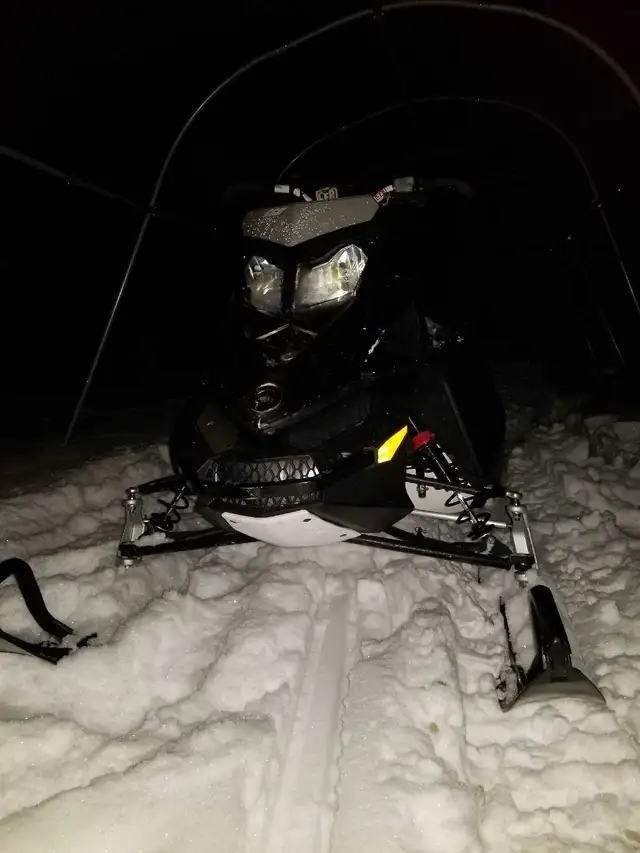 * 2010 Summit 800R long track low km * in Snowmobiles in North Bay - Image 4