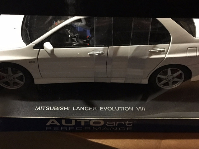 1:18 Autoart Mitsubishi Lancer Evolution VIII Evo 8 White NIB dans Art et objets de collection  à Ville de Montréal - Image 3
