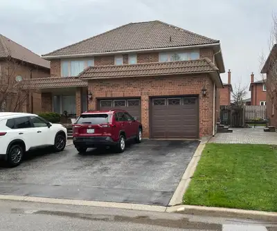 Stunning 1 Bed in heart of Maple, big living, kitchen,dinette,