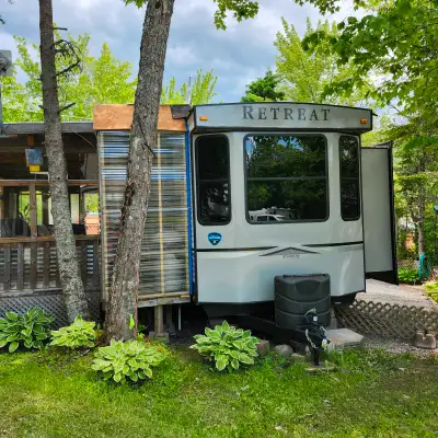 King size master bedroom, Queen bed in 8x12 bunkhouse. Fenced in yard. 2025 lot fee paid. Located at...