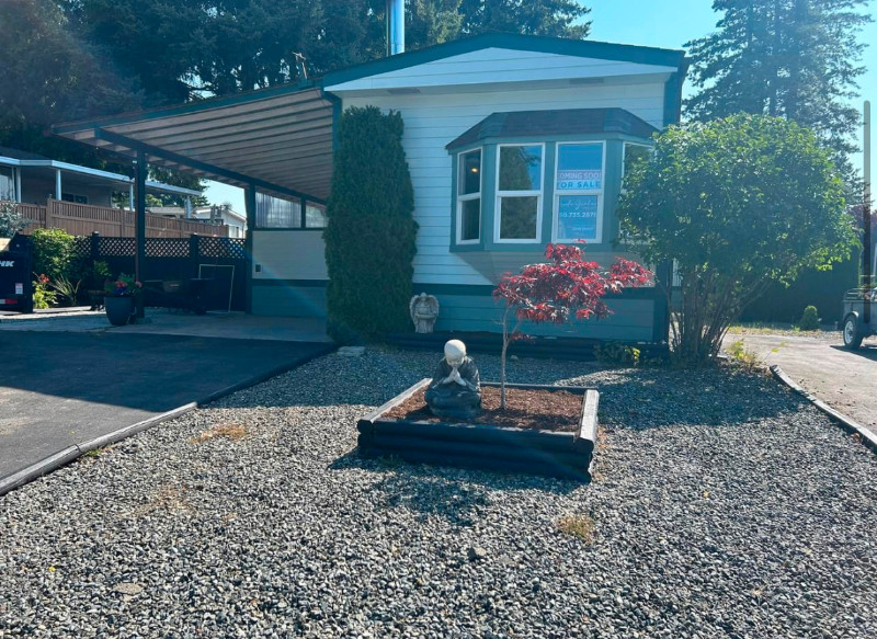 Fully renovated mobile home in Woodgrove Estates Nanaimo Houses for