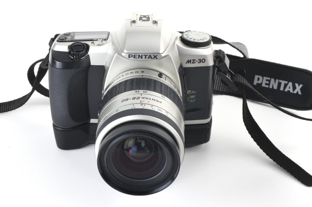 Pentax MZ-30 Fully Automatic SLR Film Camera Excellent in Cameras & Camcorders in Cole Harbour