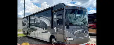Buy with confidence!! Full transferable warranty until 2027!! 2010 Winnibego Meridian Itasca 39GS. D...