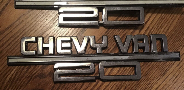 Emblèmes Chevy Van 20 Beauville 1983-89 dans Pièces de carrosserie  à Drummondville - Image 2