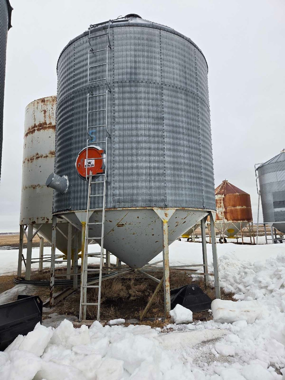 Behlen Grain Hopper Bins | Farming Equipment | Saskatoon | Free local ...