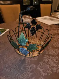 Wicker/Metal Fruit Basket