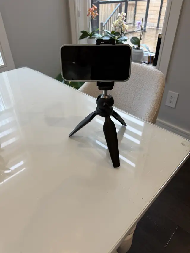 Phone stand in Other in Markham / York Region - Image 5