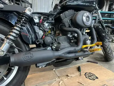 Brand new exhaust for all Dyna models. Spent 2100 shipped and then another 300$ to have it cerakoate...