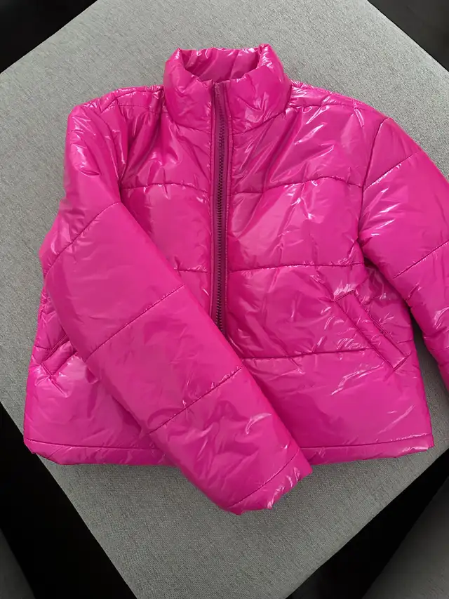 Pink Puffer Jacket Size Small Coat in Women's - Tops & Outerwear in Laval / North Shore - Image 2