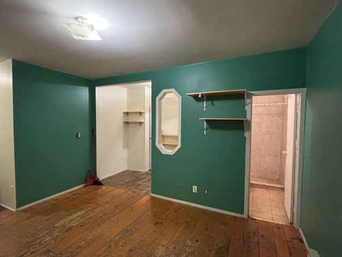 2 studios above the store for rent. One studio is appr. 280 sq. ft $1400 + hydro. Another one is a s...