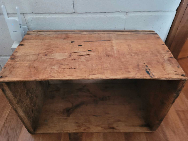 Caisse/boite de bois antique 20" x 12" x 11" dans Art et objets de collection  à Longueuil/Rive Sud - Image 4