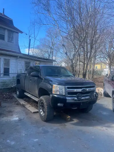 2010 aaChevrolet Silverado w/ 6.2L engine on 35s with 18” rims. 6” RCA rough country lift 224XXX kil...