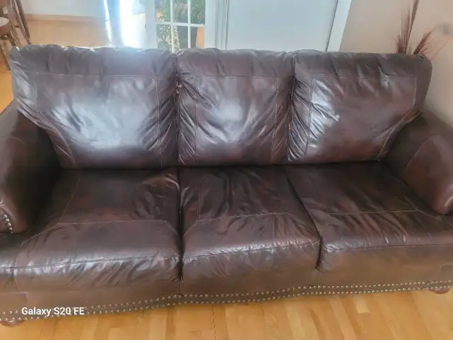 set sofa et causeuse in Couches & Futons in Laval / North Shore - Image 6