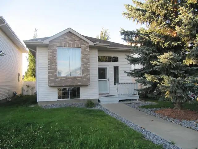 3-bdrm house with parking in garage $1300    60% utilities