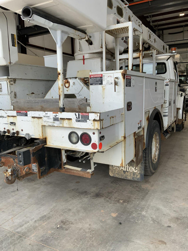2017 Freightliner/  Altec AM55 Bucket Truck, in Other in Petawawa - Image 3
