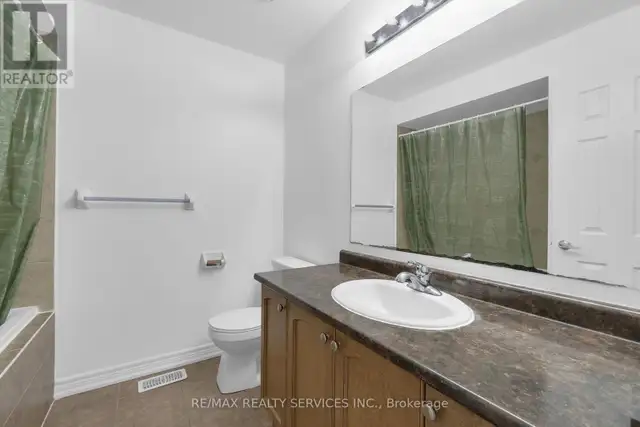 Private Small BR in 4 BR Town..M'sauga/Steeles.Immediately Avail in Room Rentals & Roommates in Mississauga / Peel Region - Image 7