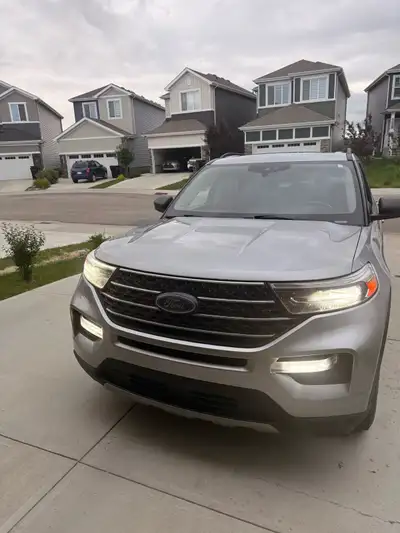 2020 Ford Explorer XLT 2.3 L engine L4 ecoboost AWD 130,000km All leather black interior heated fron...