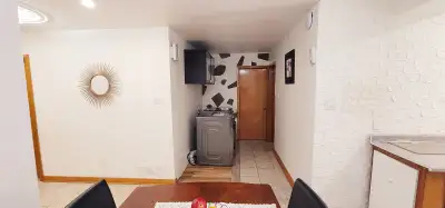 Chambre Privée tout inclus en Colocation. Transport en commun: - Accès direct au métro Henri-Bourass...