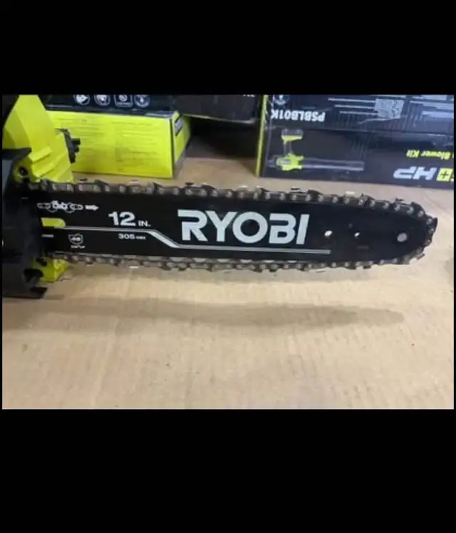 Ryobi 40V HP Brushless 12 in. Top Handl Battery Chainsaw 4.0 Bat in Power Tools in Hamilton - Image 8