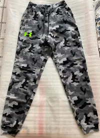 BRAND NEW - Under Armour Men's Camo print sweatpants - Size S/M