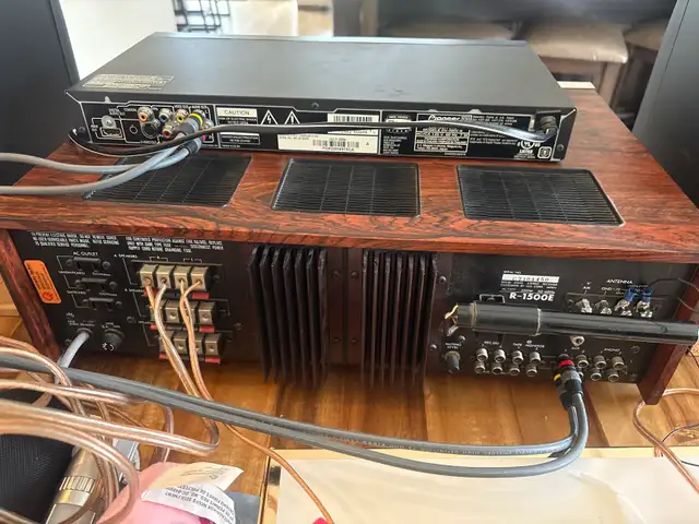 vintage Luxman 1500 stereo receiver in Stereo Systems & Home Theatre in City of Toronto - Image 5