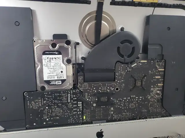 iMac Broken Screen for sale 27 inches FOR PARTS in Desktop Computers in City of Montréal - Image 2