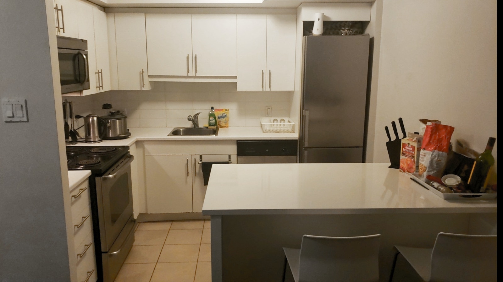 Private Room in 3-Bedroom Apartment near Downtown & McGill — photo 3