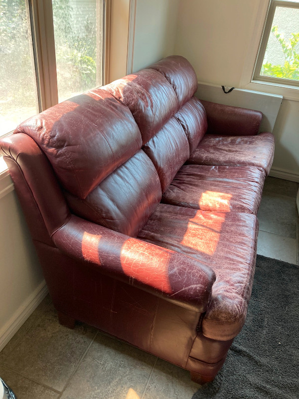 FREE LEATHER COUCH for pick up Free Stuff Winnipeg Kijiji
