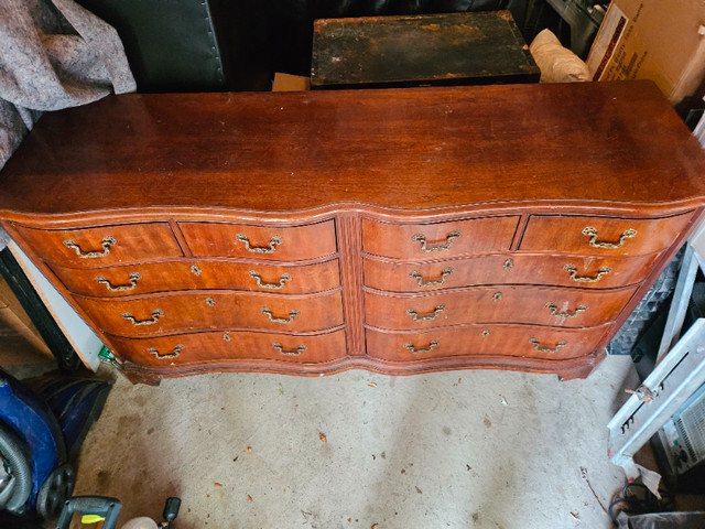 Antique replica dresser, great condition in Dressers & Wardrobes in Oakville / Halton Region - Image 2