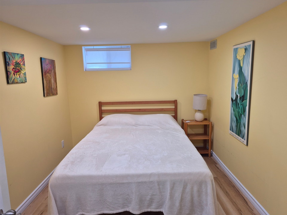 IR Compliant Apartment 5 kms from CFB Kingston 5