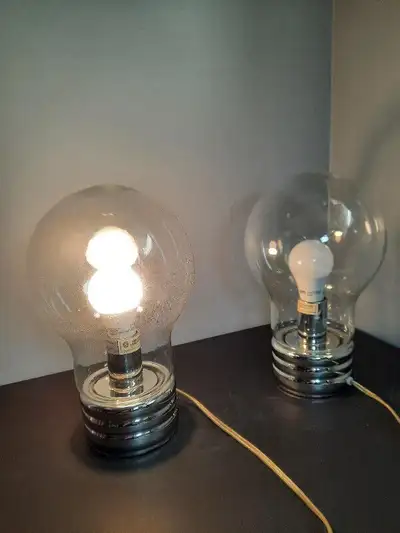 Glass lightbulbs Stand 13" tall x 7 1/2" across x 4 1/2" base No chips or scratches Excellent condit...
